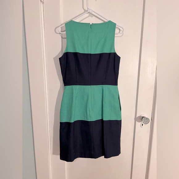 BANANA REPUBLIC SIZE 8 SLEEVELESS SHIFT DRESS BLUE AND GREEN STRIPED - Picture 2 of 7